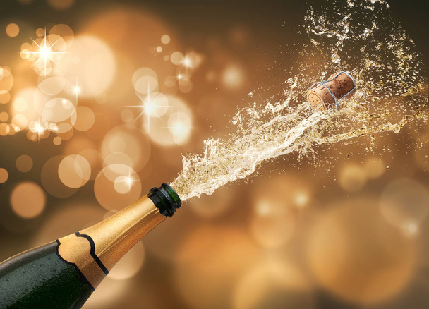 Champagner-Splash mit FLASCHE - Zdjęcie, obraz