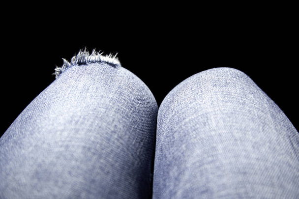 przerwane jeans - Zdjęcie, obraz