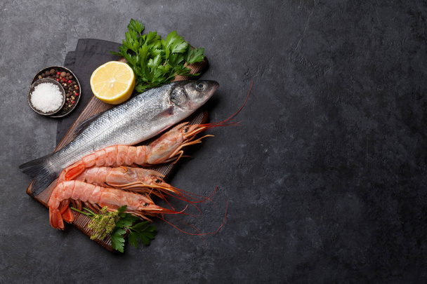 Fresh seafood. Trout fish and langostino shrimps - Foto, imagen