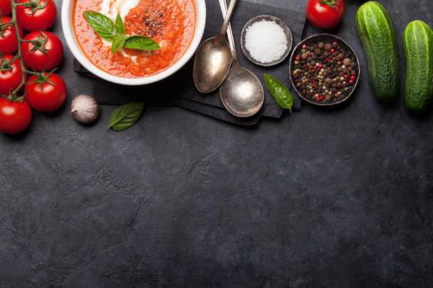 koude gazpacho soep - Foto, afbeelding