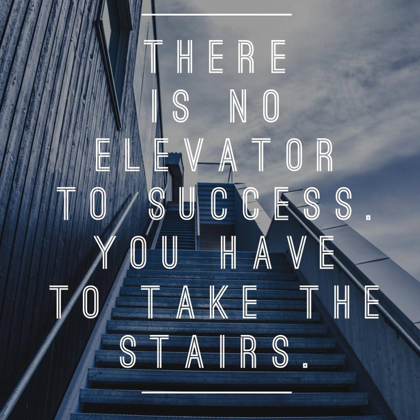 K úspěchu není výtah. Musíš se postarat o schody. Nabídky. Nejlepší inspirativní a motivační citace a výroky o životě, moudrost, pozitivní, pozvednutí úspěchu, motivace - Fotografie, Obrázek
