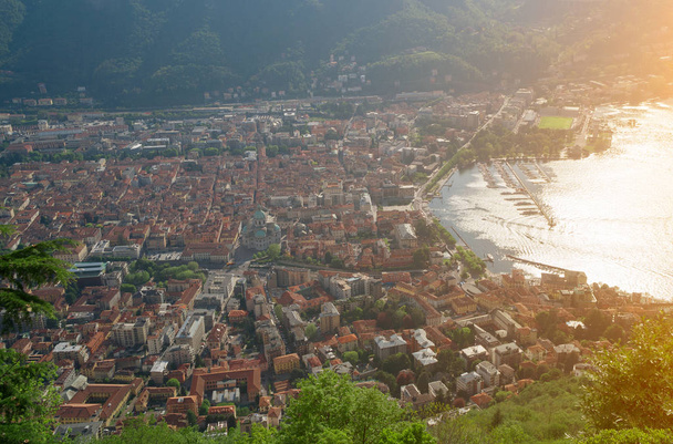 Gyönyörű kilátás Como város a Brunate Mountain. - Fotó, kép