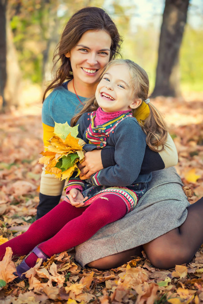 Mother and daughter enjoy sunny autumn in the park - Фото, зображення