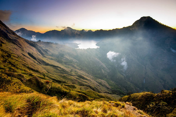 Sembalun Kreater peremén a Mount Rinjani vagy Gunung Rinjani. Lombok-Indonézia. - Fotó, kép