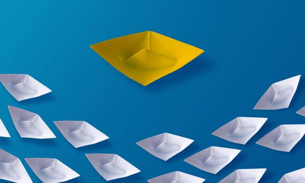Individuality Be Different Concept, Yellow Origami Paper Boat an - Foto, afbeelding