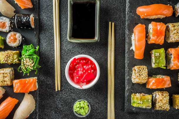  Conjunto misto de sushi diferente
 - Foto, Imagem