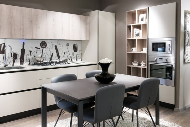 Modern kitchen with artistic splash back - Foto, Imagen