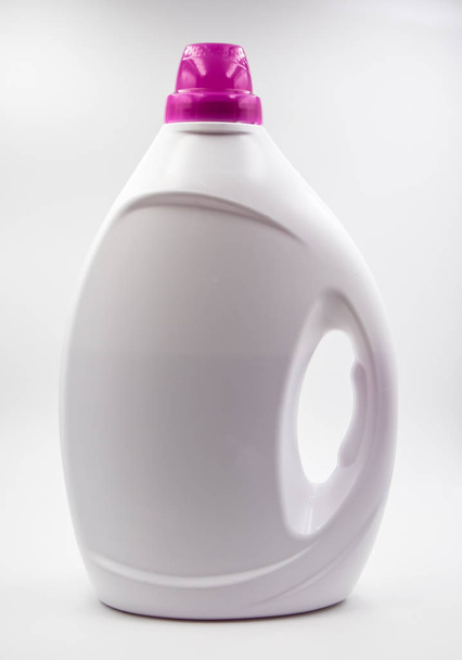 Закрита пляшка кондиціонера, крупним планом
 - Фото, зображення