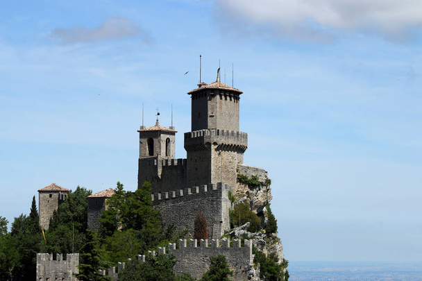 San Marino linnoitus ja tornit maamerkki
 - Valokuva, kuva