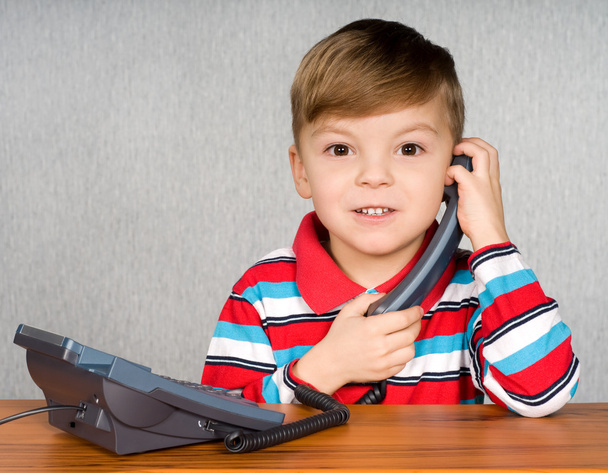 Boy with telephone - Foto, afbeelding
