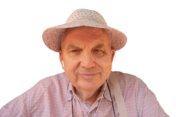 Sonriente anciano en sombrero divertido y auriculares retrato en aislado
 - Foto, Imagen