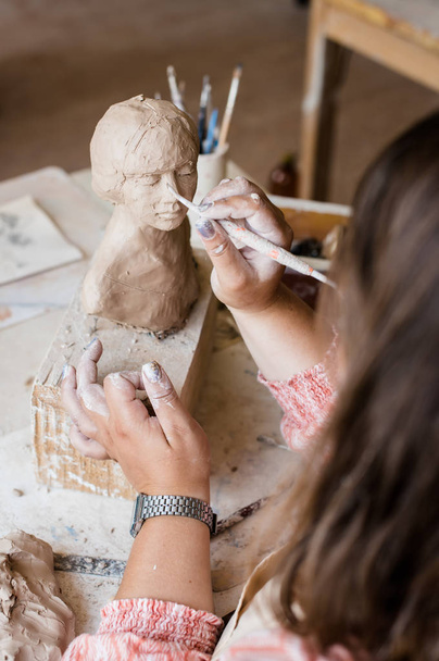 Lady sculptor working in her studio, ceramis artists hands - Foto, immagini