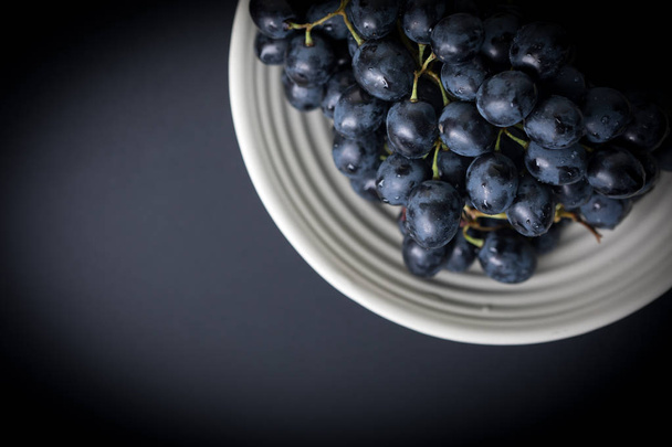 Dark grape in bowl. - Φωτογραφία, εικόνα