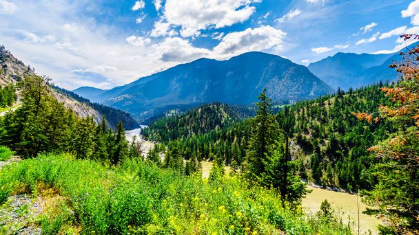 Rugged Mountains along the Fraser River and the Lytton-Lillooet Highway where Highway 12 follows the river for a very scenic drive on the east bank of the Fraser River in British Columbia, Canada - 写真・画像