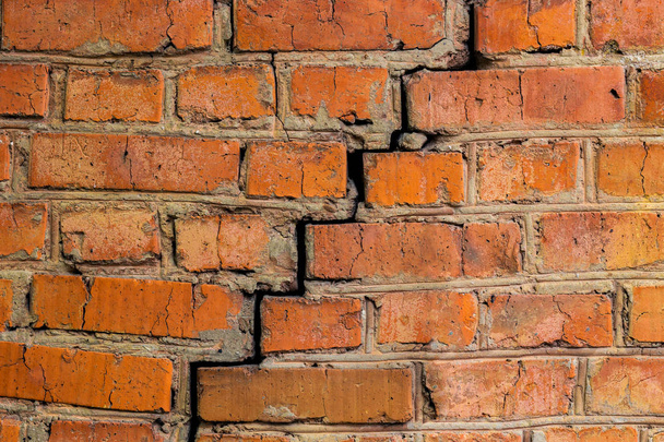 mély repedt narancssárga tégla fal Vértes textúra - Fotó, kép