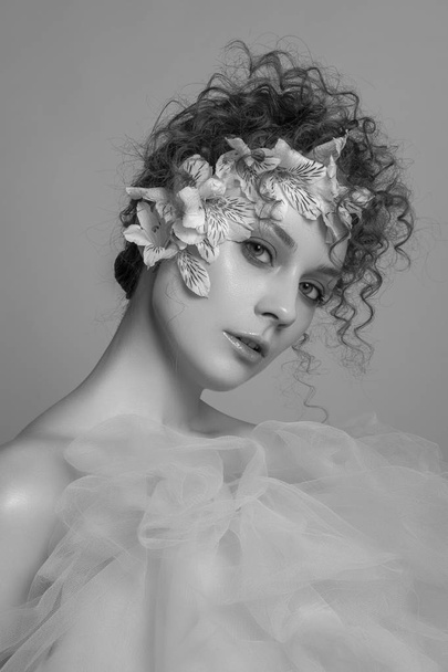 Fashion portrait of a  young woman with a bright eye creative ma - Фото, изображение