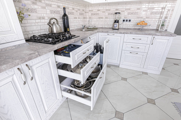 moderni valkoinen puinen keittiö sisustus
 - Valokuva, kuva