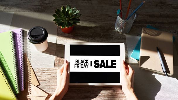 Black friday sales banner on device screen. E-commerce, internet business and digital marketing. - Fotoğraf, Görsel
