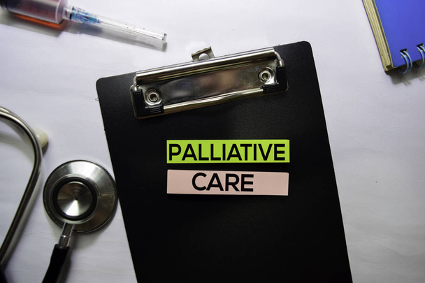 Palliativní text na pohled izolovaný na bílém pozadí. Zdravotní péče/lékařská koncepce - Fotografie, Obrázek