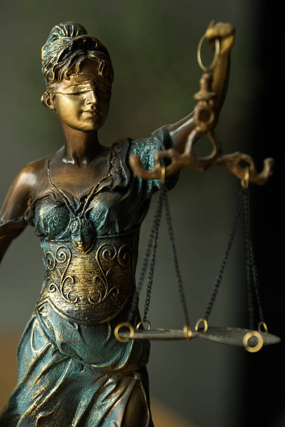 Статуя слепой богини Фемиды, понятие закона и справедливости
. - Фото, изображение