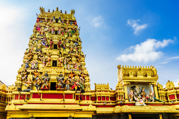 カラフルなヒンドゥー教寺院、スリランカのコロンボで観 - 写真・画像