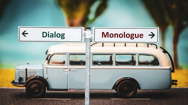 Straßenschild zum Dialog versus Monolog - Foto, Bild