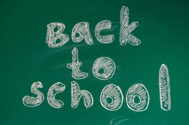 School green board with the word BACK TO SCHOOL.  - Foto, Imagem