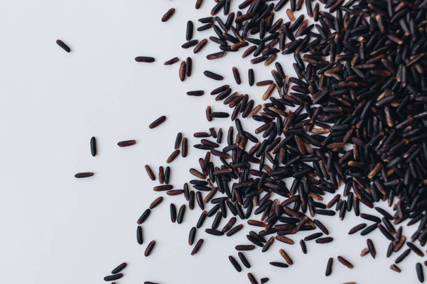 mucchio di riso nero crudo, macro
 - Foto, immagini
