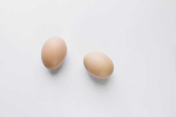 uova di pollo su sfondo bianco - Foto, immagini