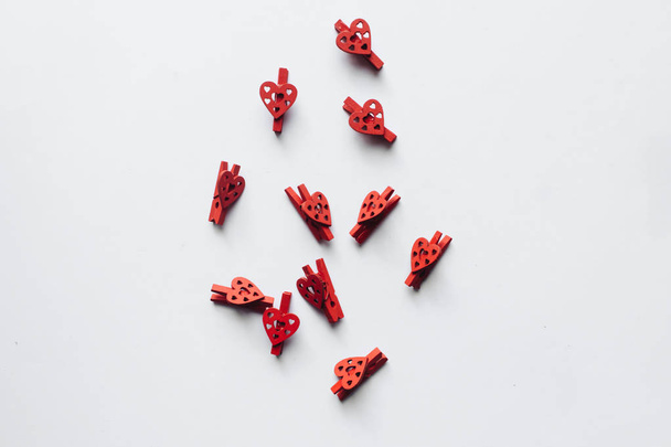 pile of scattered red clothes pegs with heart decor isolated on white background - Foto, immagini