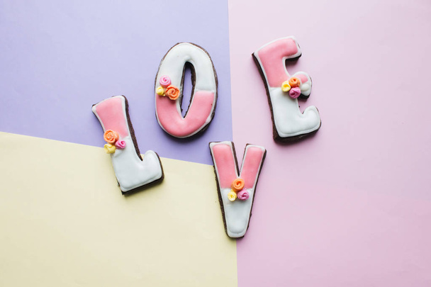Briefe Kekse mit Glasur, Liebe Schriftzug von Keksen - Foto, Bild