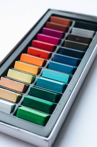 set of bright drawing crayons, pieces of chalk in box - Фото, зображення