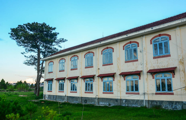 Teil der lycee yersin school in dalat, Vietnam - Foto, Bild