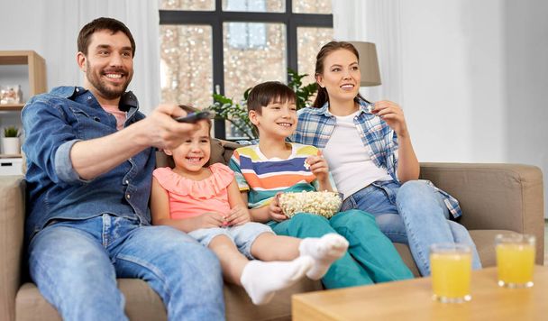 happy family with popcorn watching tv at home - Φωτογραφία, εικόνα