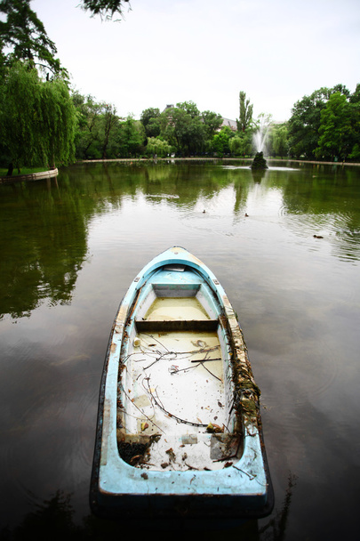 opuszczony łódź - Zdjęcie, obraz