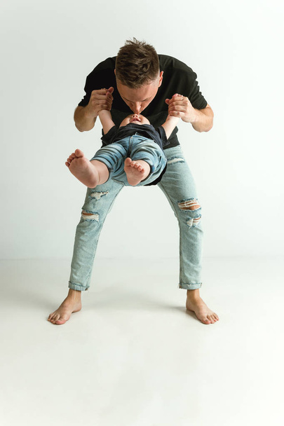 Happy father holding adorable little son and smiling - Фото, изображение