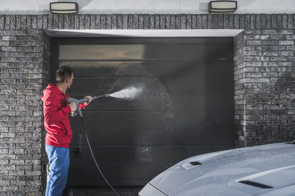 Garage deur druk Wash - Foto, afbeelding
