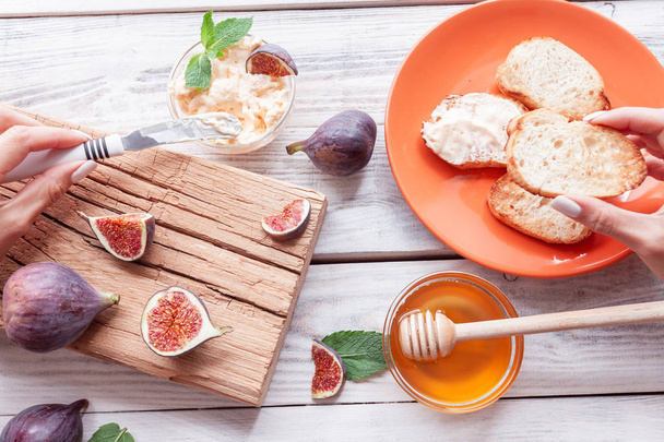 sliced figs with ricotta, honey  and bread toasters - Photo, Image