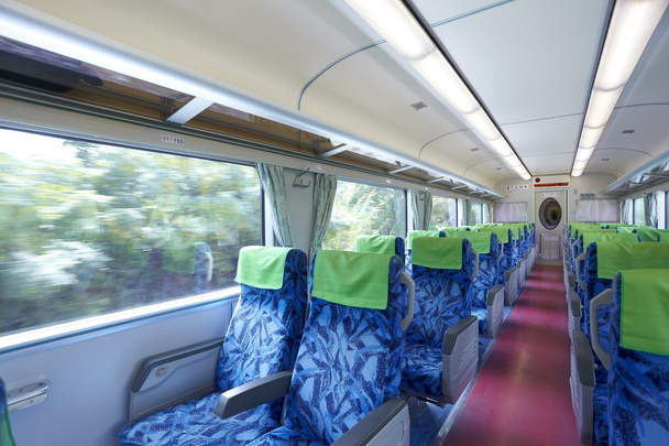 Üres vasúti kocsi belseje egy futó vonat - Fotó, kép