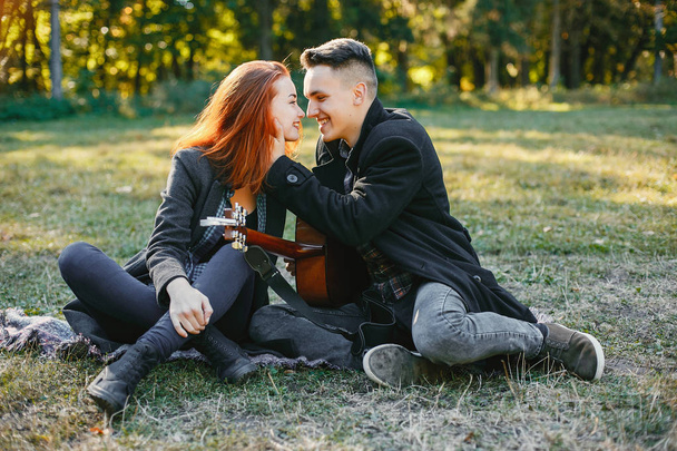 Beautiful couple spend time in a summer park - Fotografie, Obrázek