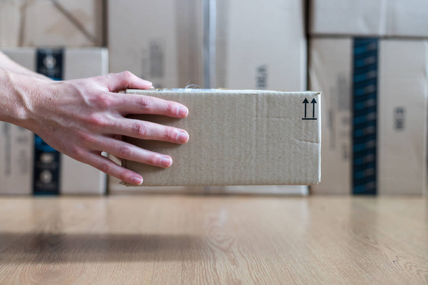 Cardboard box package, shipping concept: Delivering a parcel - Foto, afbeelding