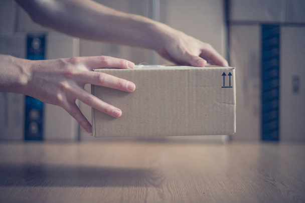 Cardboard box package, shipping concept: Delivering a parcel - Foto, Imagem