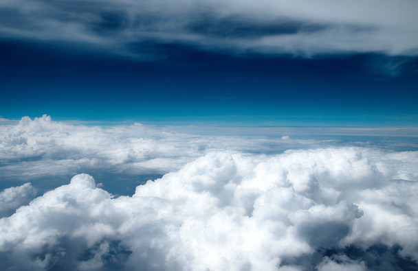 ciel bleu avec des nuages blancs - Photo, image