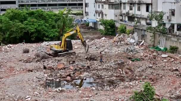 4K Demolition machine crushing debris of old structure - Footage, Video