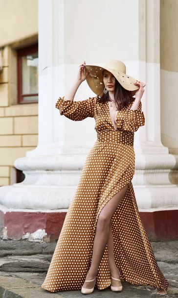 Beautiful lady in luxury dress on street - Valokuva, kuva