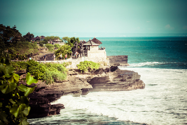 El mundialmente famoso Pura Tanah Lot - o Templo de la Tierra en el Mar, Bali
 - Foto, imagen