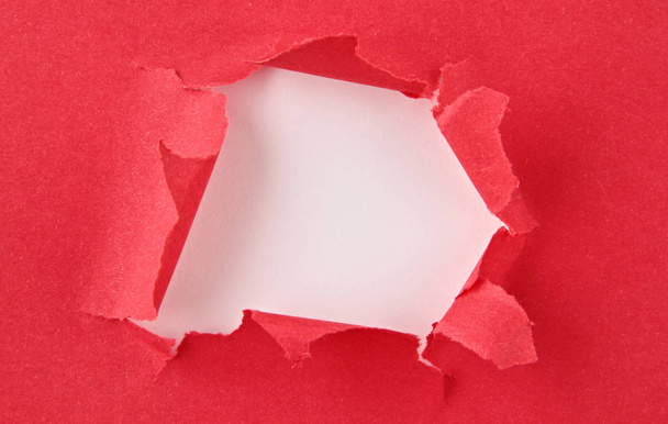 Разорванная цветная бумага, отверстие в листе бумаги
 - Фото, изображение