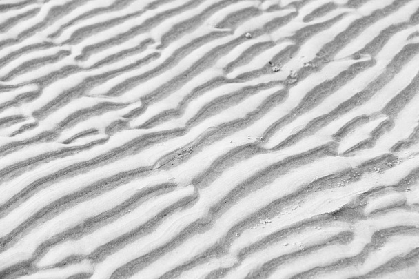 Fondo gris. Fondo de arena. Hermosas olas y arena du
 - Foto, imagen