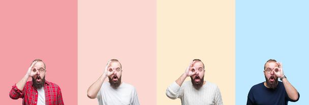 Collage eines jungen Mannes mit Bart über bunten Streifen isoliert Hintergrund tun ok Geste schockiert mit überraschtem Gesicht, Augen durch Finger schauen. Ungläubiger Ausdruck. - Foto, Bild