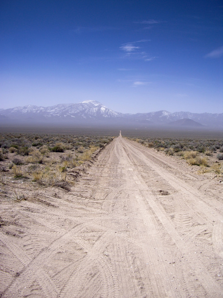 Camino de tierra del desierto
 - Foto, imagen